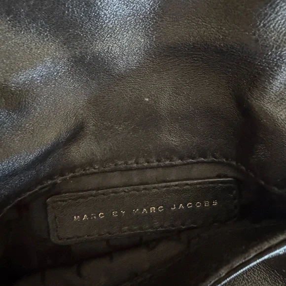 Marc by Marc Jacobs Vintage Black Leather Crossbody bag with Bird Accent - Picture 8 of 13